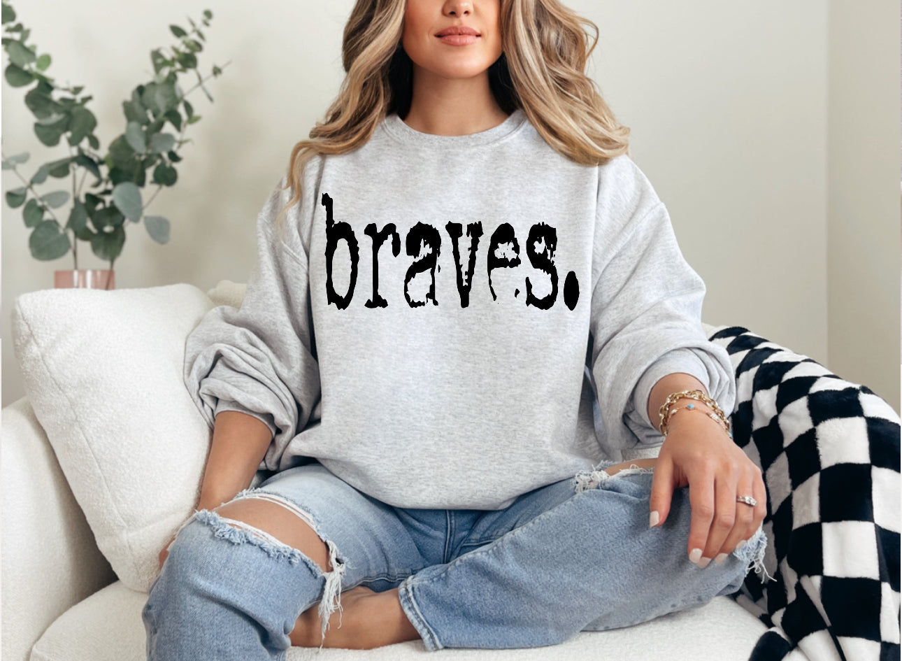 Typography Braves Gildan Sweatshirt 18000